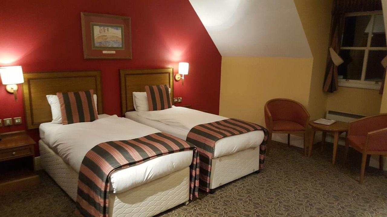 The Catherine Wheel Wetherspoon Hotel Henley-on-Thames Екстер'єр фото
