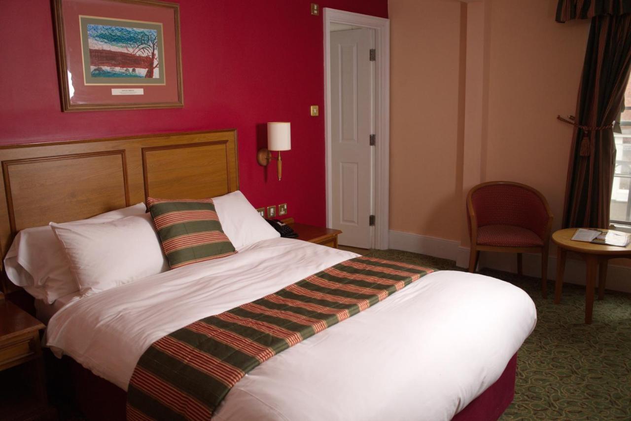 The Catherine Wheel Wetherspoon Hotel Henley-on-Thames Екстер'єр фото