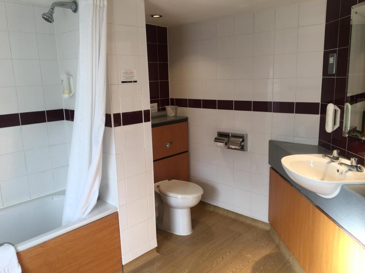 The Catherine Wheel Wetherspoon Hotel Henley-on-Thames Екстер'єр фото